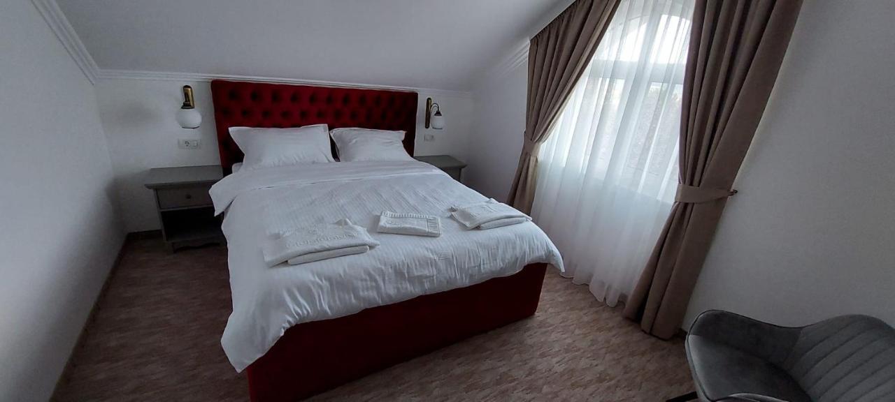 Mini Paradis Motel Oradea Ngoại thất bức ảnh