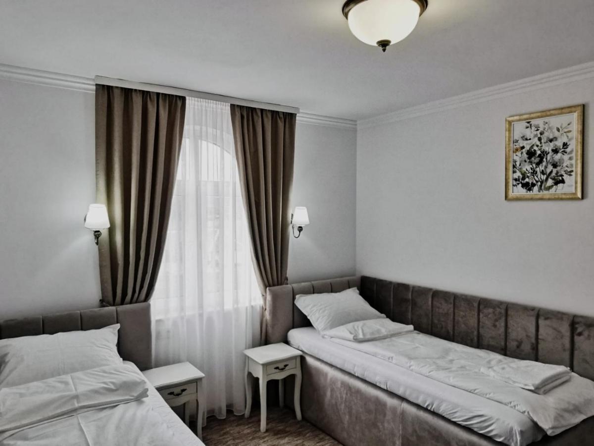 Mini Paradis Motel Oradea Ngoại thất bức ảnh